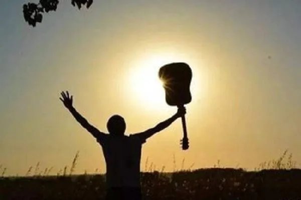 邓伦说人生难得窝囊，我们应该怎样面对困难？