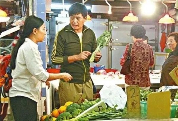 周润发捐款56亿元真实原因 老婆为什么不能生育