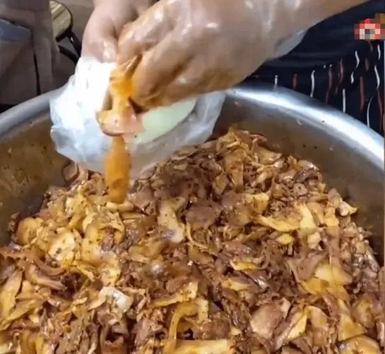 山西一饭馆闭店送一千个肉夹馍抗洪，看到这一新闻你内心是什么感受？