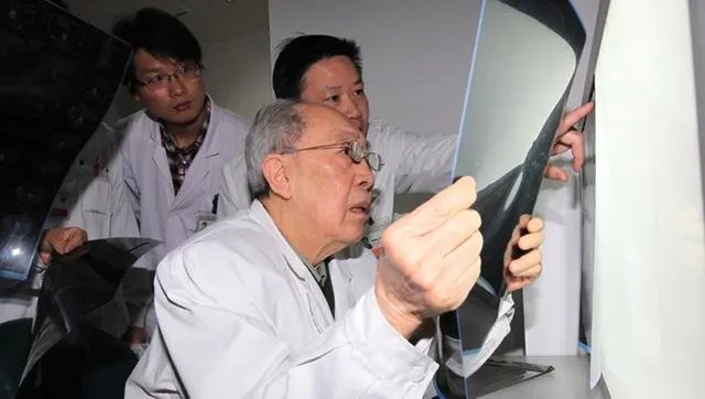 国士无双的吴孟超院士后代里面有继承基业的吗？