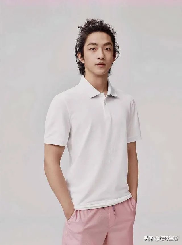 屈楚萧否认恋情，万籽麟回应被分手，屈楚萧到底是个怎样的人？