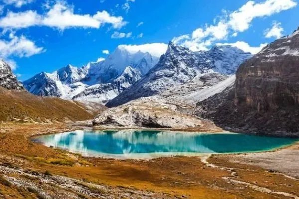 稻城亚丁部分游客被半路劝返，这是怎么回事？