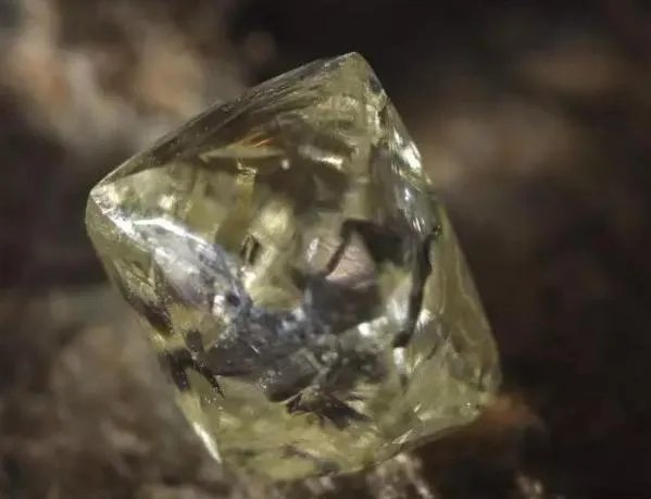 钻石为什么在钻石坑里？