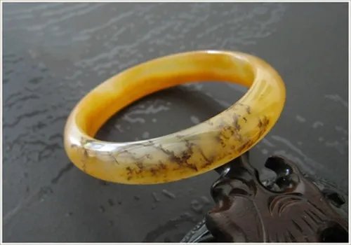 黄龙玉手镯价格要多少 黄龙玉有收藏价值吗