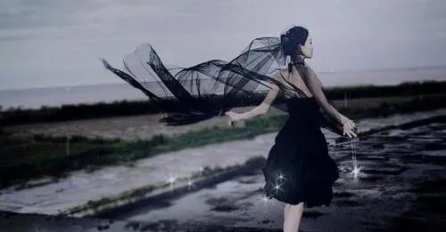 黑色婚纱的含义和象征是什么呢 结婚穿黑婚纱只会丧偶是真的吗