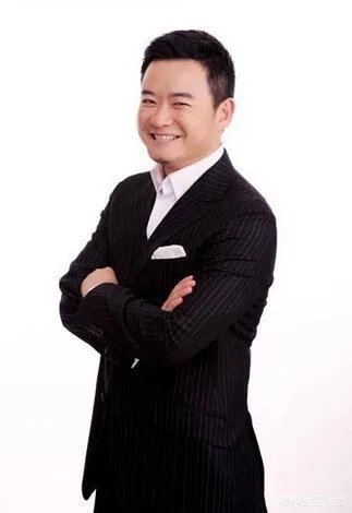 随着央视一批老面孔的消失，请问帅小伙子李佳明又去了哪里？