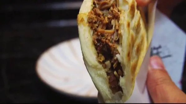 山西一饭馆闭店送一千个肉夹馍抗洪，看到这一新闻你内心是什么感受？