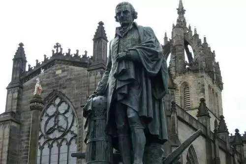 亚当斯密的主要观点是什么？