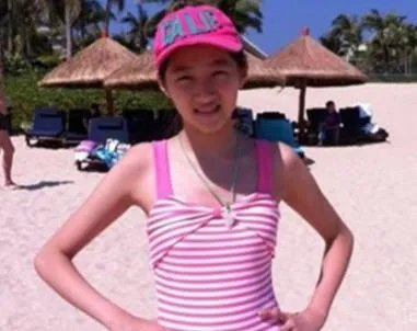 关晓彤比基尼照：女大十八变变出好身材（图）