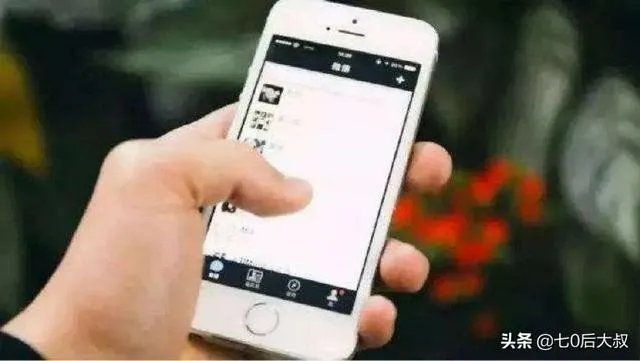 小学老师做微商遭家长投诉被查，这样的老师还有心思教书吗？