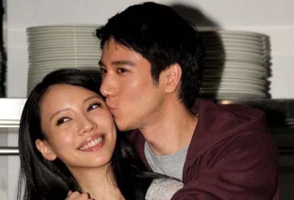 王力宏结婚六年为什么一直不晒自己老婆照片？