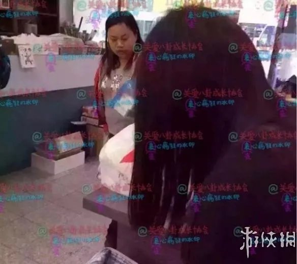 凤姐在美国近照曝光：又发福腰间赘肉长一圈富态十足