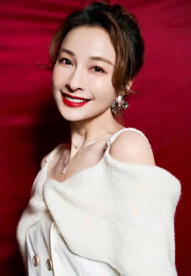 西装裙怎么穿更好看？