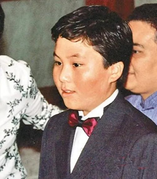 梁安琪有几个子女三子何猷佳怎么消失了去哪了 到底有没有何猷佳