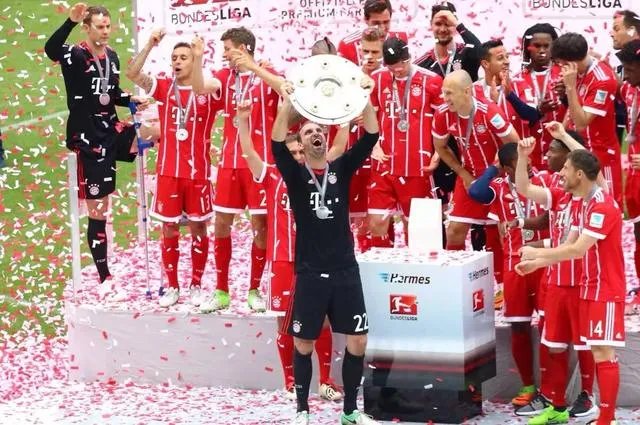 如何评价拜仁门将施塔克6年联赛共出场10次，却拿到6个联赛冠军？