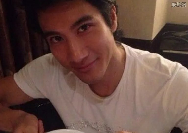 王力宏演出遭袭 真相居然是疯狂女粉丝丢水瓶