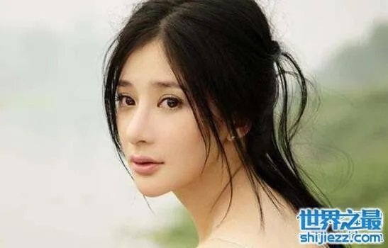 熊乃瑾整容前后照片对比，清新女神整容失败香肠嘴 