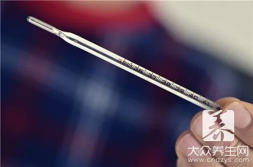  温度计测量体温几分钟