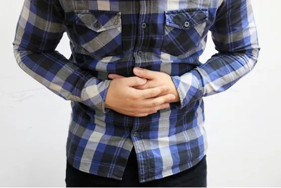 肋骨中间疼是怎么回事