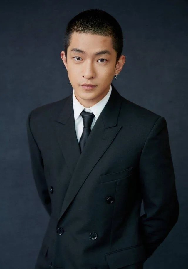 屈楚萧否认恋情，万籽麟回应被分手，屈楚萧到底是个怎样的人？