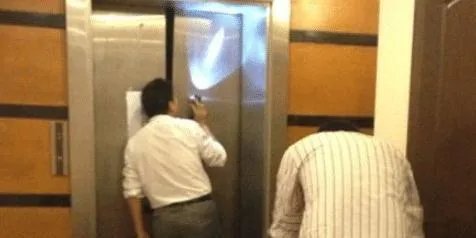 16岁少年被围殴持刀反杀1人，算不算正当防卫？