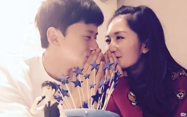 张杰获奖谢谢很辛苦的娜娜，隔空秀恩爱，他们的爱情你羡慕吗？