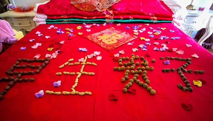结婚坐床注意事项 坐婚床的人有什么讲究