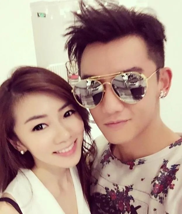 如何看待郑凯微博爆出与程晓玥分手的消息呢？