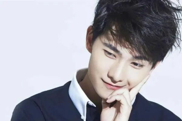 杨洋421事件内容：爆出15岁和女演员有染（都是谣言）