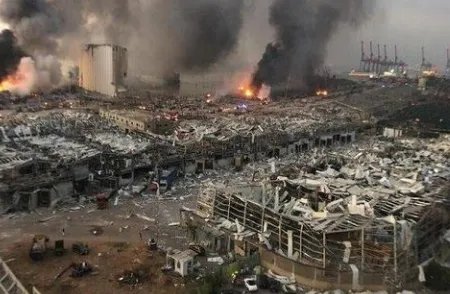 黎巴嫩贝鲁特港发生大火 尚不清楚起火的原因