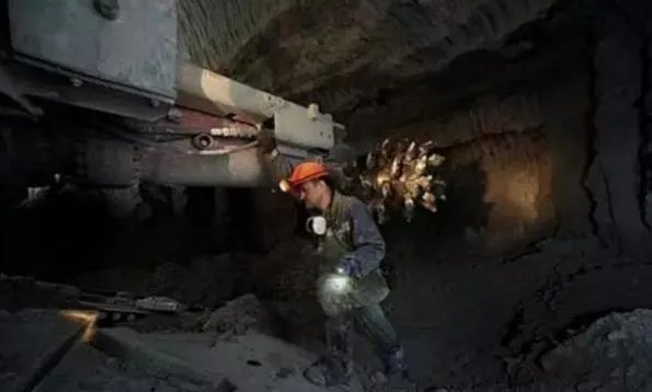 钻石为什么在钻石坑里？