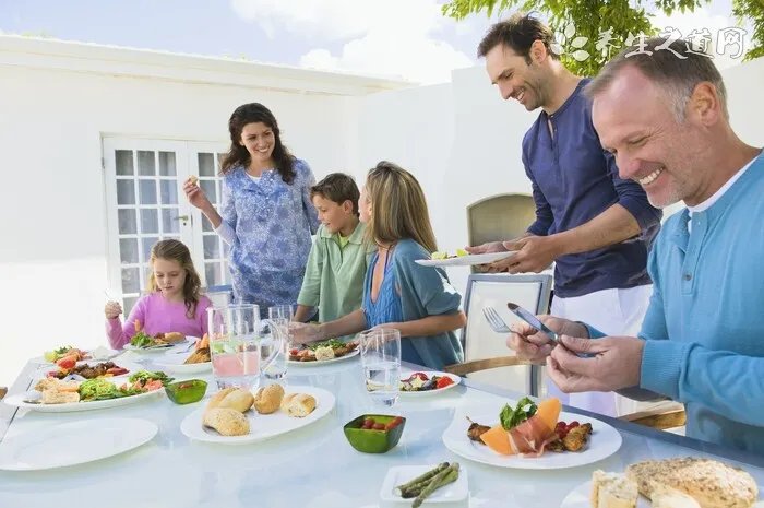 头发弄蓬松小窍门 怎么让头发蓬松不塌陷
