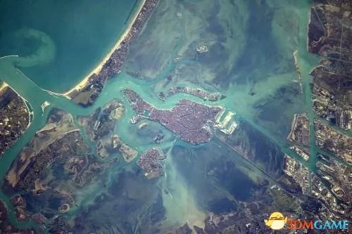 真正的上帝视角 宇航员拍摄威尼斯遥祝情人节快乐