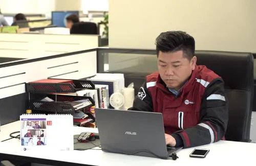 上海首位快递高级工程师，快递员工为何也能当“教授”？