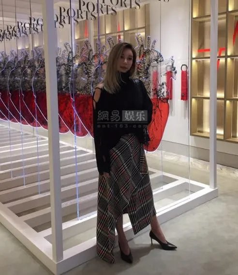 李雨桐风波后首度公开亮相 全程微笑（图）