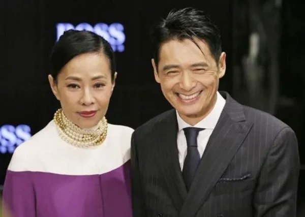 周润发捐款56亿元真实原因 老婆为什么不能生育