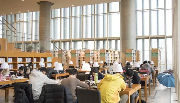 我国社会主义初级阶段的主要矛盾是，社会主义初级阶段的主要矛盾是什么