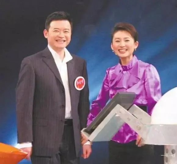 随着央视一批老面孔的消失，请问帅小伙子李佳明又去了哪里？