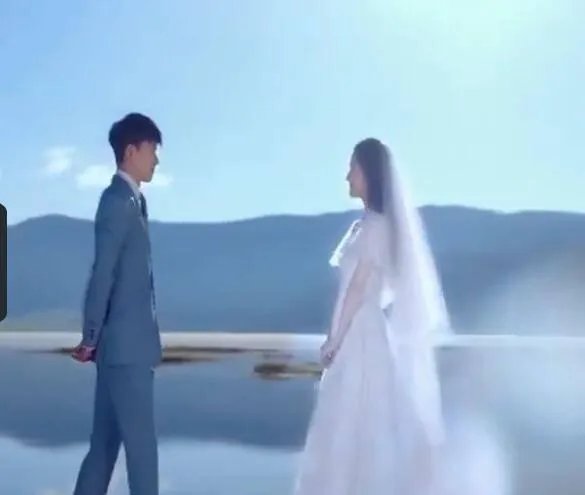 张杰获奖谢谢很辛苦的娜娜，隔空秀恩爱，他们的爱情你羡慕吗？