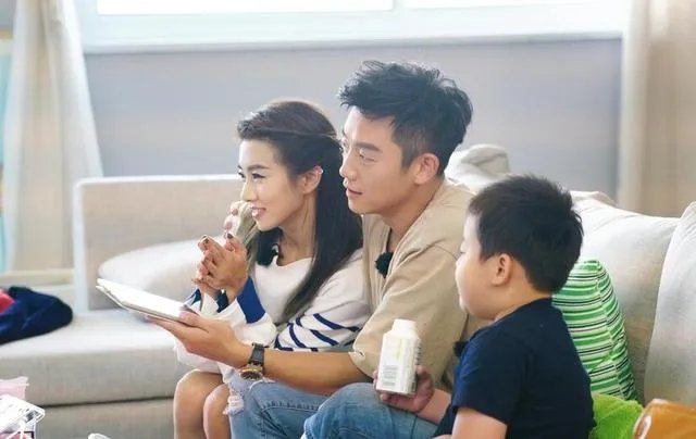 如何看待郑凯微博爆出与程晓玥分手的消息呢？