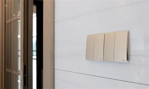 带开关的插座怎么接