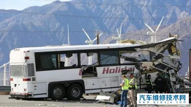 为什么大巴车不能坐第一排？大巴车坐最后一排好不好？