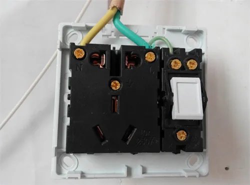 带开关的插座怎么接