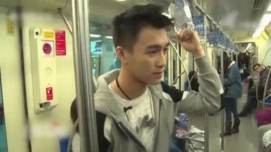 梁安琪有几个子女三子何猷佳怎么消失了去哪了 到底有没有何猷佳