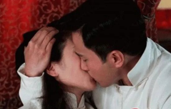 杨幂刘恺威同居舌吻照曝光  疑似好事将近