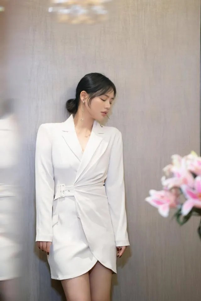 西装裙怎么穿更好看？