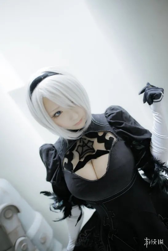 2B裙底风光一览无余 岛国美女绫香《尼尔》cos美照！