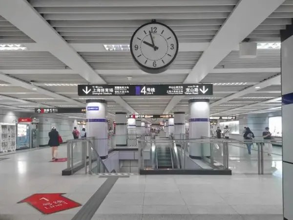 上海两女子地铁上互殴被行拘，她们给其他乘客造成了哪些影响？