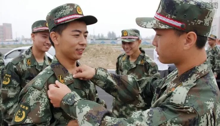 退役军人待遇最新政策 退伍军人每月发1200元真吗