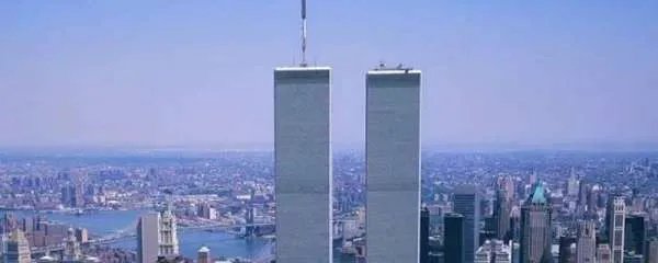 美国世贸大厦有多少米